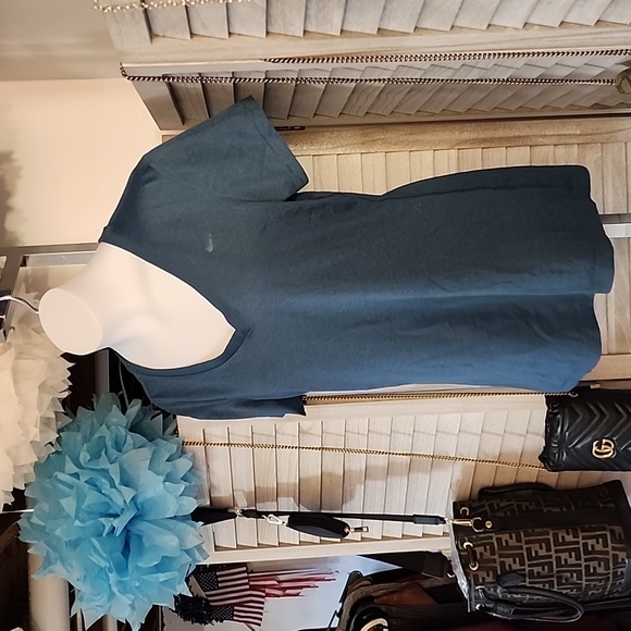 Nike brand athletic TShirt - Picture 3 of 8